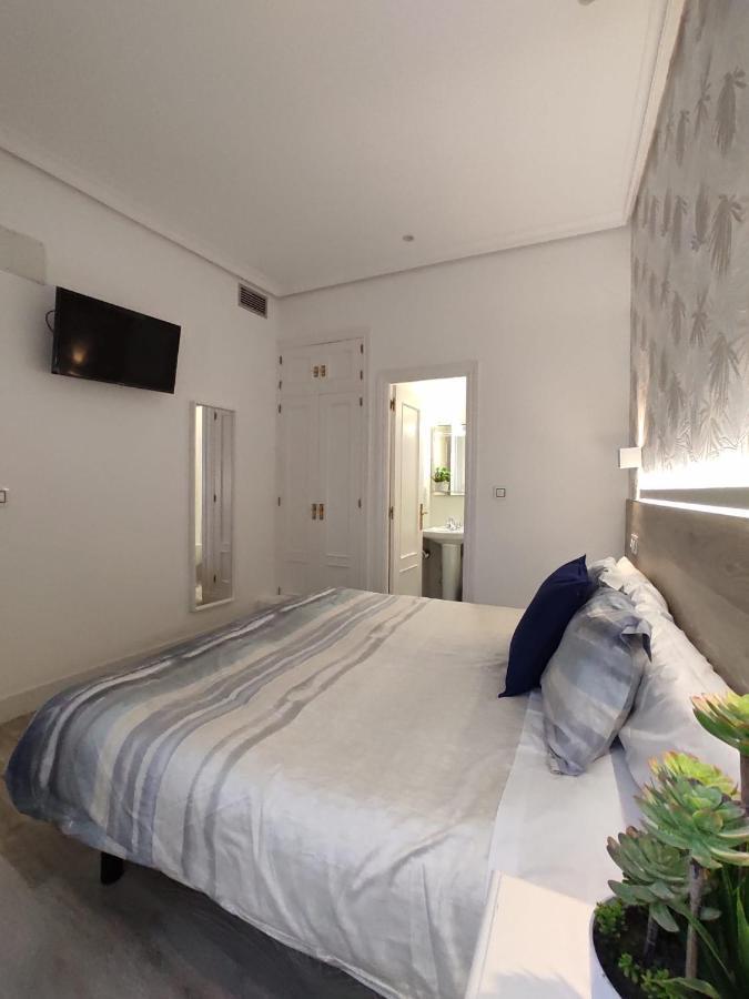 Hostal Alfaro Madrid Exterior photo