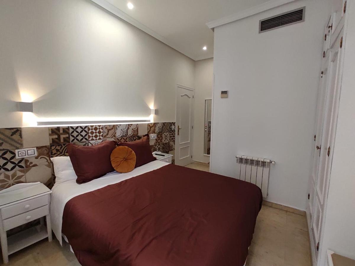 Hostal Alfaro Madrid Exterior photo