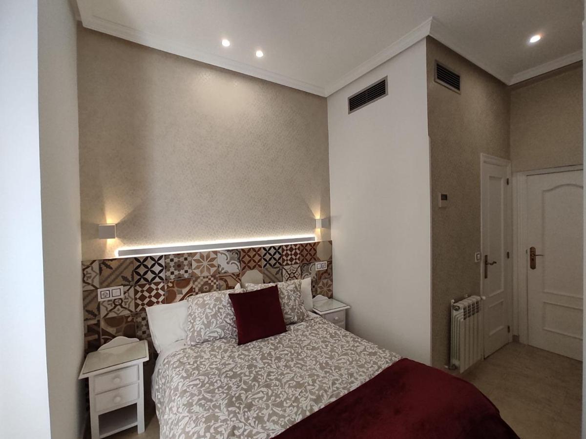 Hostal Alfaro Madrid Exterior photo